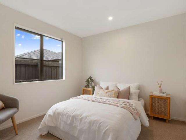 House for sale in Chaslands, Canterbury
