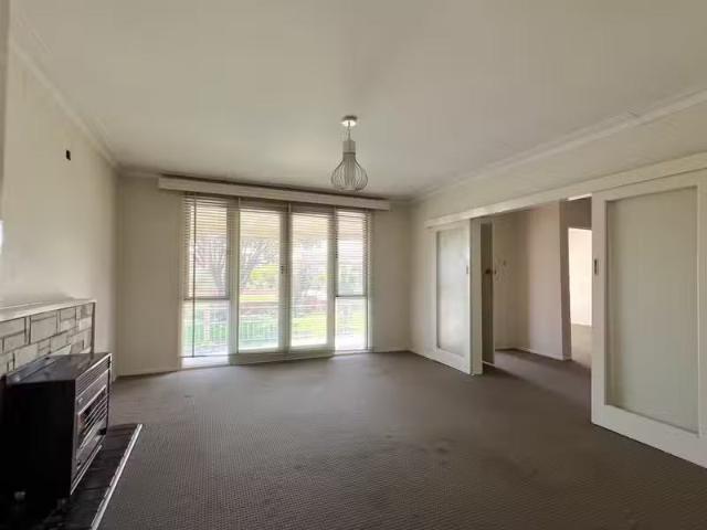 House for rent in Avondale Heights, Victoria