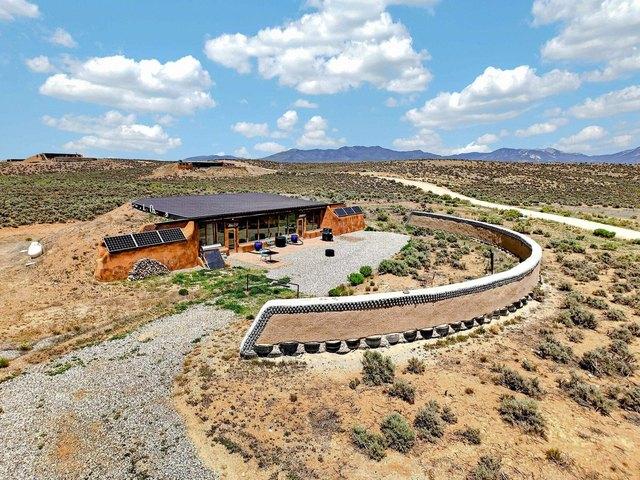 House for sale in Tres Piedras, New Mexico