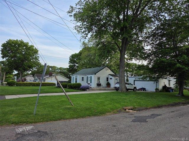 House for sale in Centereach, New York