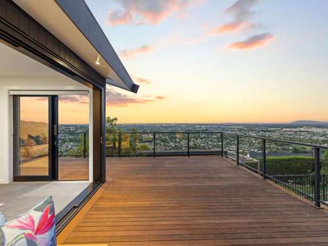 House for sale in Chaslands, Canterbury