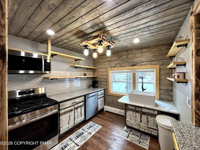 House for sale in Newfoundland, Pennsylvania