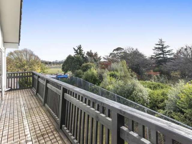 House for sale in Chaslands, Canterbury