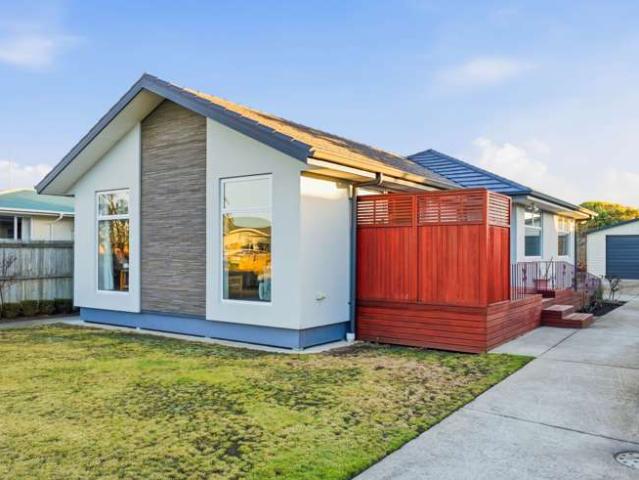 House for sale in Chaslands, Canterbury