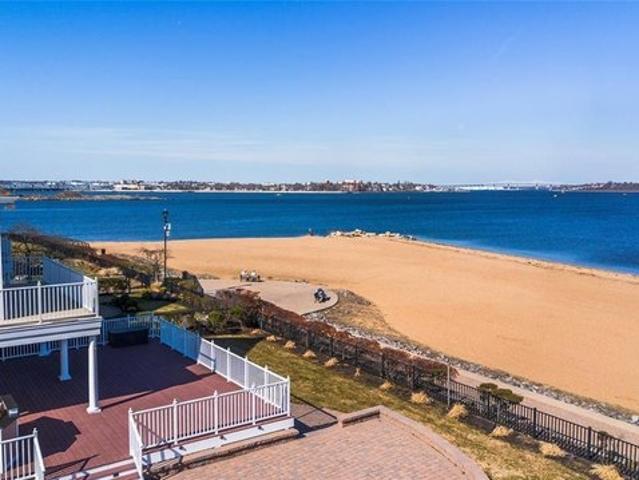 Townhouse for sale in South Amboy, New Jersey