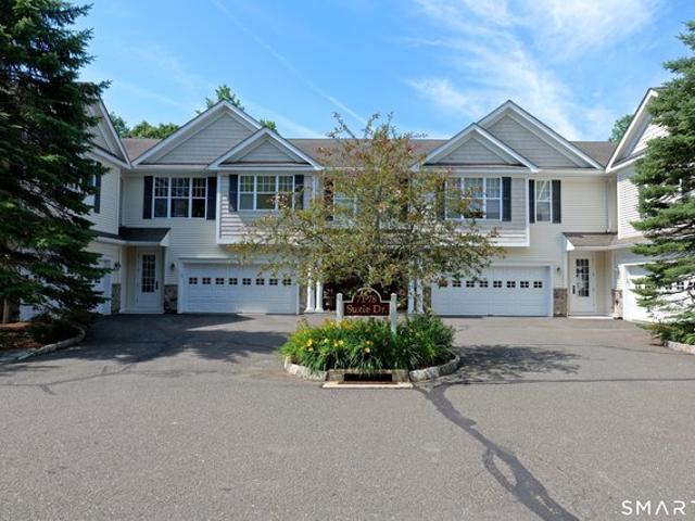 Condo for sale in Newtown, Connecticut