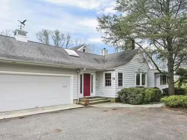 House for rent in Darien