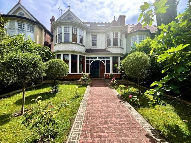Apartment for rent in Woodside Park, Greater London