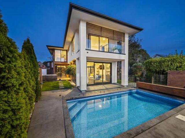 House for sale in Chaslands, Canterbury