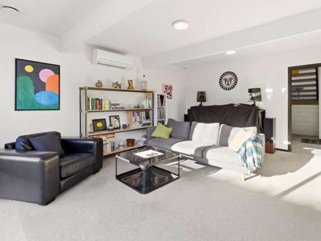 House for sale in Chaslands, Canterbury