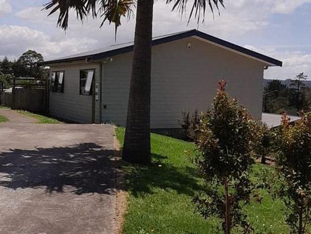 House for rent in Paremoremo, Oroua County