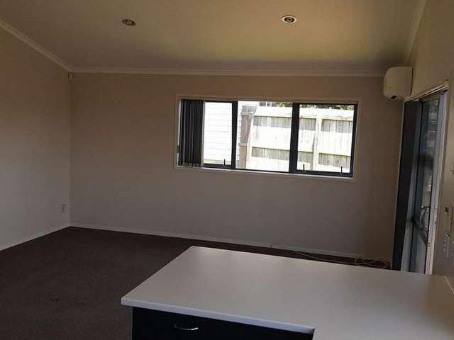House for rent in Paremoremo, Oroua County