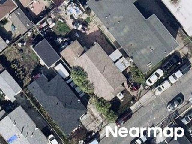 House for sale in Oakland