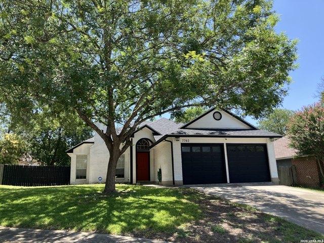 House for sale in Live Oak, Texas