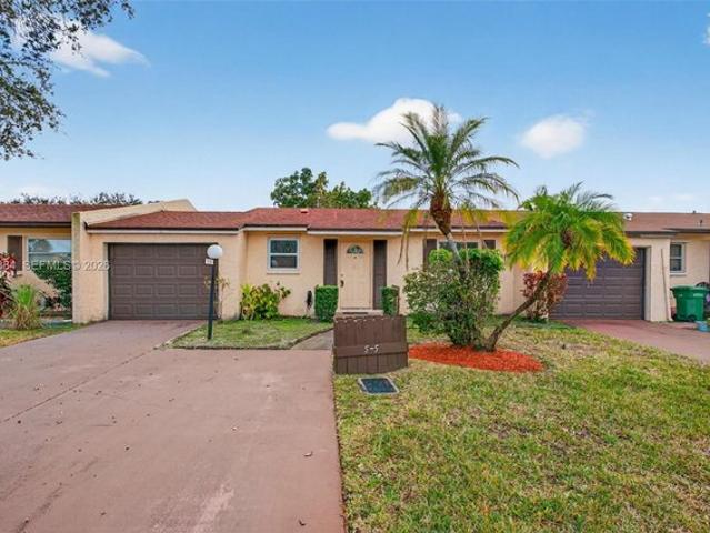 Townhouse for sale in Margate, Florida