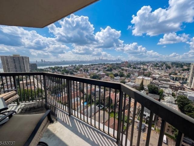 Condo for sale in Cliffside Park, New Jersey