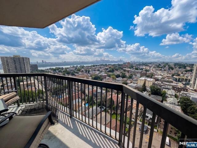 Condo for sale in Cliffside Park, New Jersey