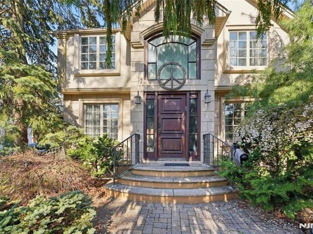House for sale in Teaneck, New Jersey