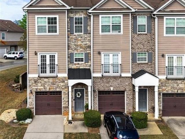 Townhouse for sale in Fairburn, Georgia