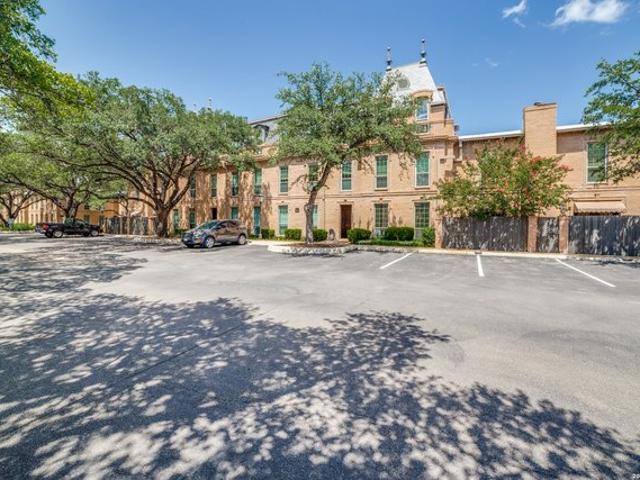 Townhouse for sale in Leesville, Texas