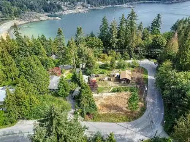 House for sale in Halfmoon Bay House for sale in Halfmoon Bay