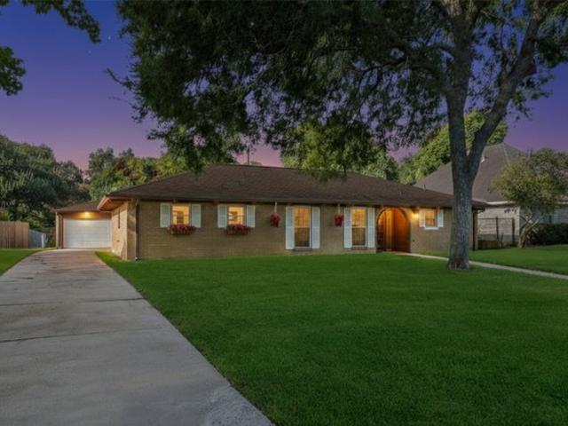 House for sale in Hitchcock, Texas