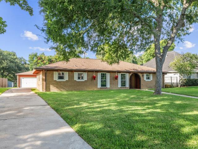 House for sale in Hitchcock, Texas
