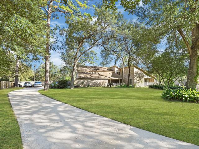 House for sale in Woodwind Lakes, Houston
