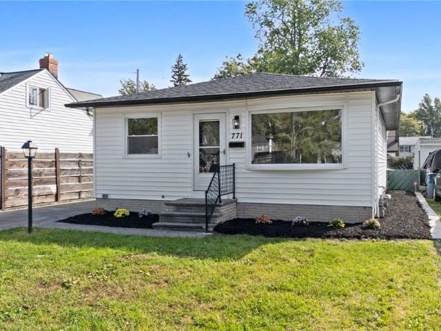 House for sale in Lakeline, Eastlake