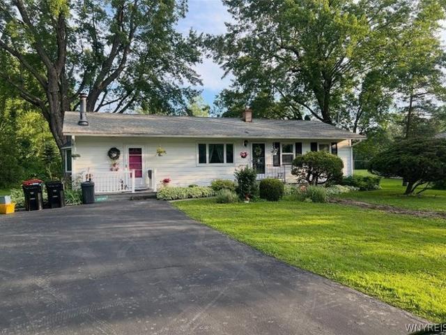 House for sale in Bowmansville, New York