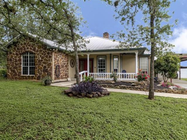 House for sale in Kingsbury, Texas