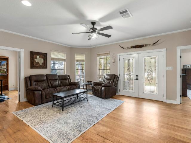 House for sale in Kingsbury, Texas