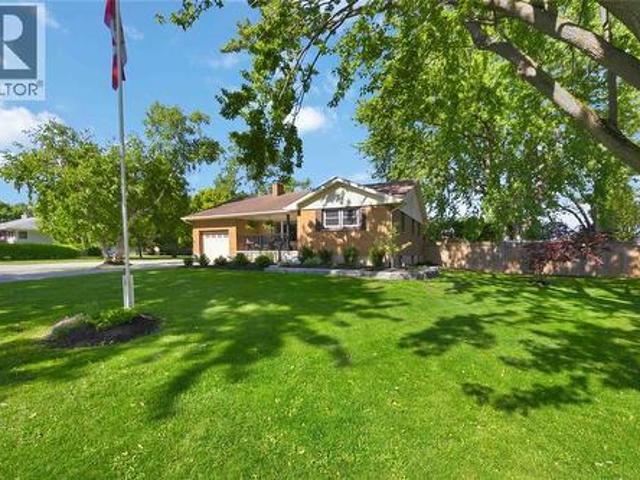 House for sale in Plympton–wyoming, Ontario