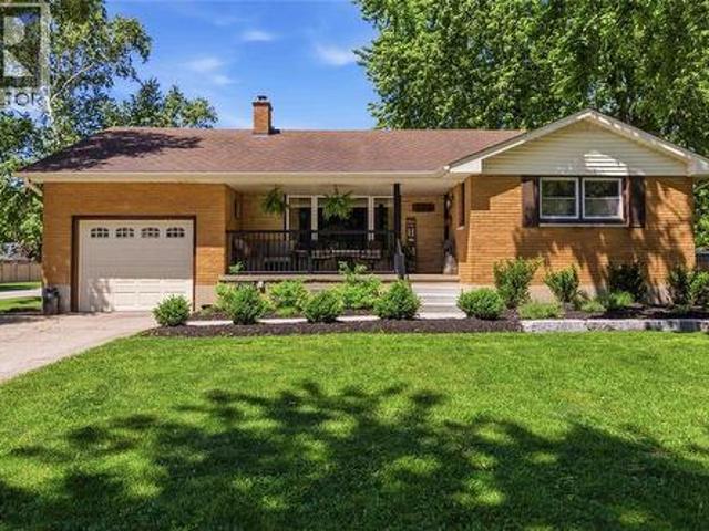 House for sale in Plympton–wyoming, Ontario