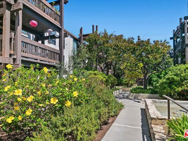 Condo for sale in Canoga Park, California