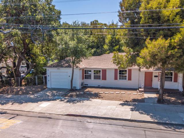 House for sale in San Carlos
