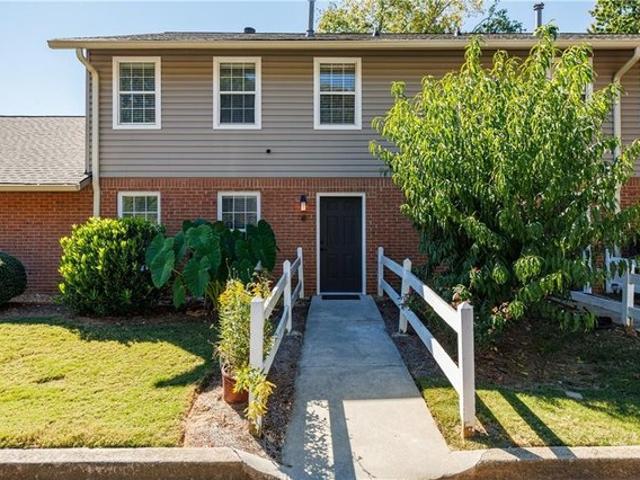 Townhouse for sale in Sandy Springs, Fulton County