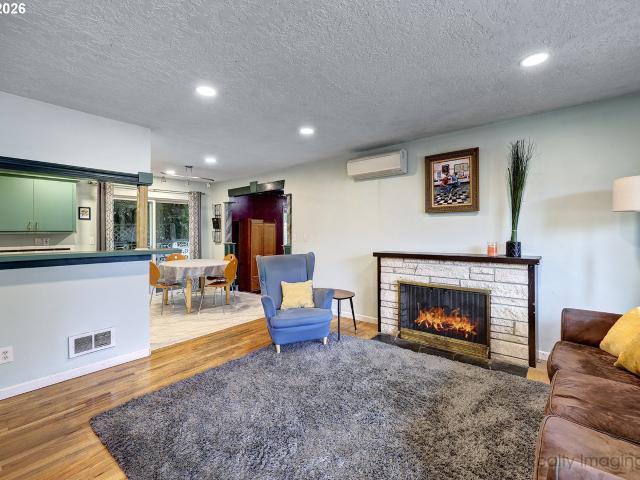House for sale in Harmony Point, Milwaukie