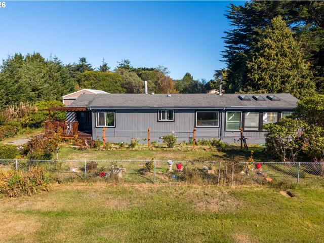 House for sale in Bandon, Coos County