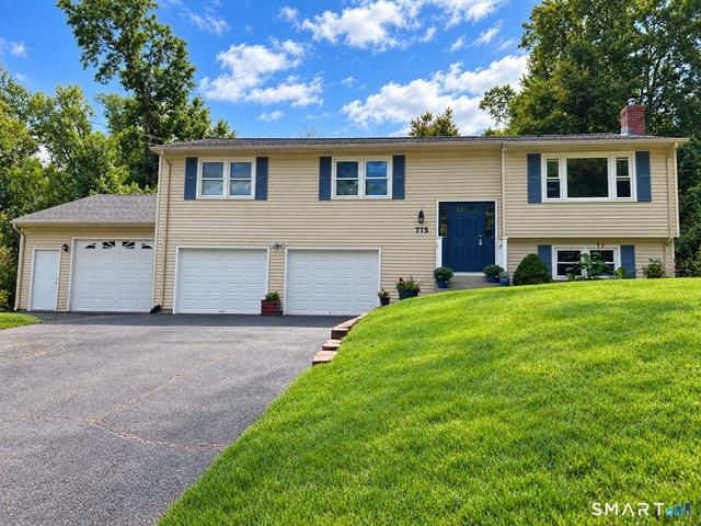 House for sale in Suffield, Connecticut
