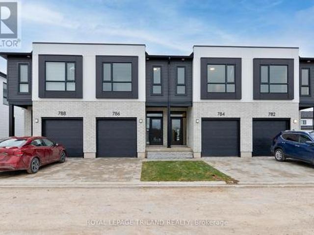 Townhouse for sale in Arva, Ontario