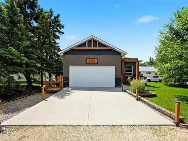 House for sale in East St. Paul, Manitoba