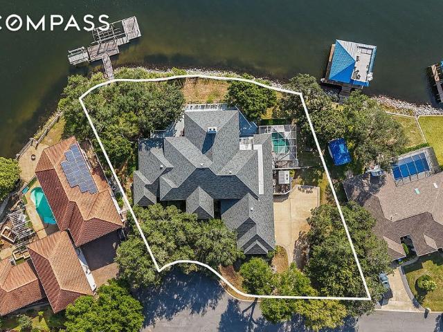 House for sale in Shalimar, Florida