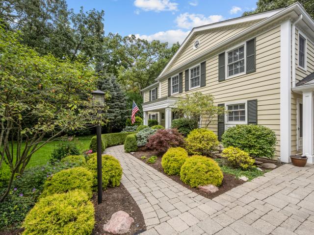 House for sale in Whispering Oaks, Lake Forest