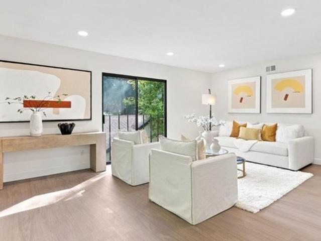 Condo for sale in Palo Alto, California