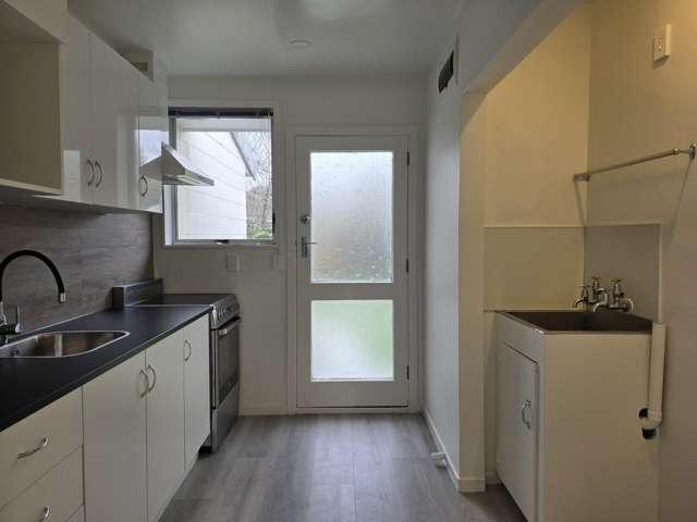 Apartment for rent in Chaslands, Canterbury