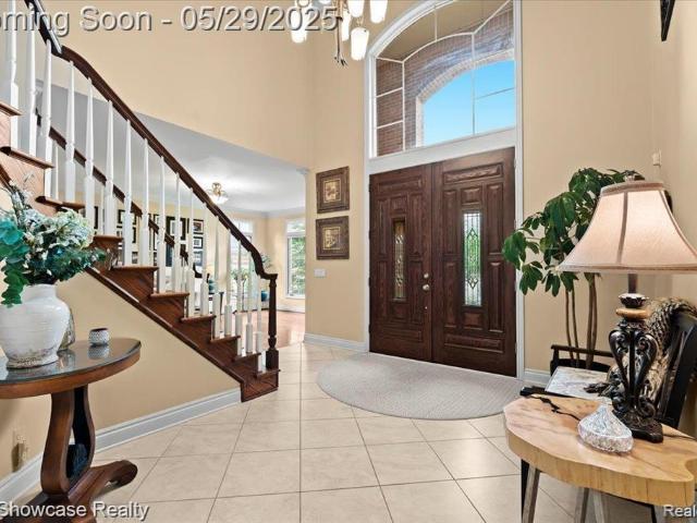 House for sale in Walled Lake