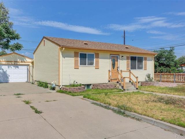 House for sale in Commerce City, Colorado