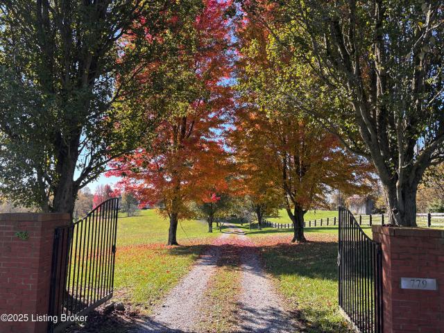 House for sale in Waddy, Kentucky