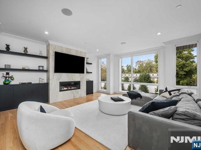 Townhouse for sale in Paramus, Bergen County